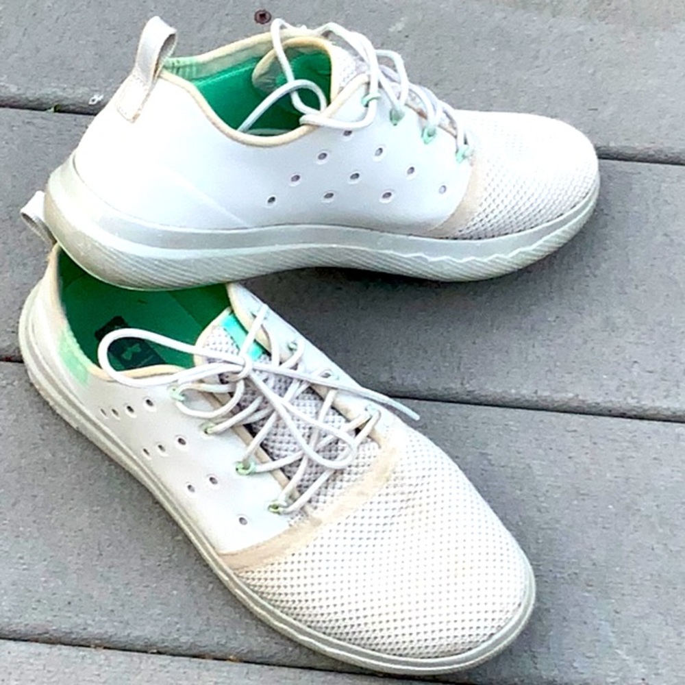 Women’s under armor shoe
